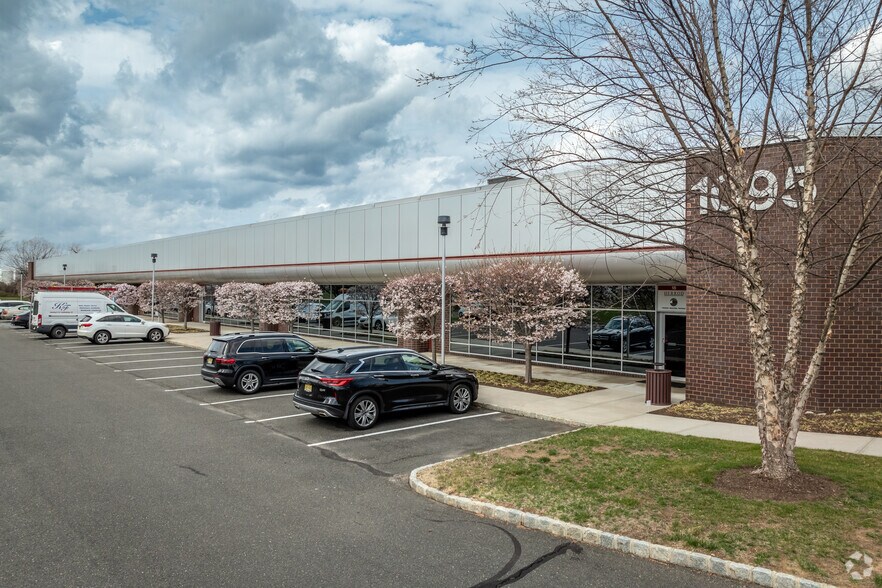 1095 Cranbury South River Rd, South Brunswick, NJ à louer - Photo de l’immeuble – Image 2 sur 7
