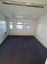 317B Wakefield Rd, Huddersfield à louer Photo intérieure– Image 1 sur 4