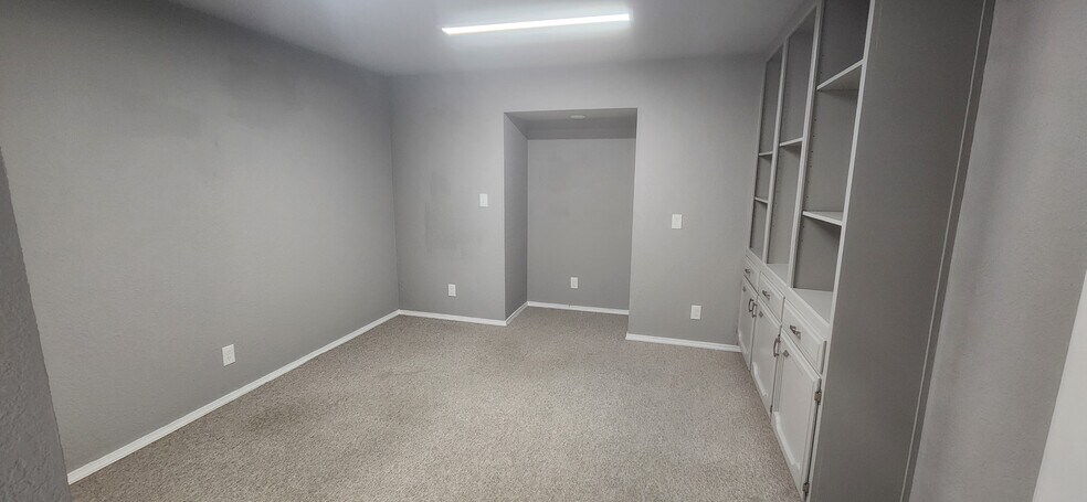 4959 E Dakota Ave, Fresno, CA à louer - Photo de l’immeuble – Image 2 sur 5