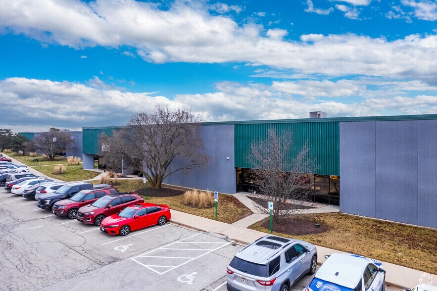 N56W13525-N56W13605 Silver Spring Dr, Menomonee Falls, WI à louer - Photo de l’immeuble – Image 2 sur 6