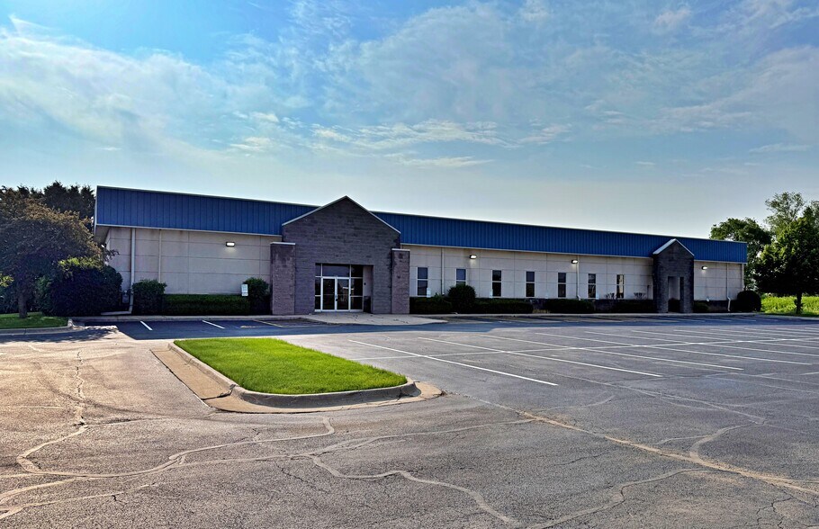4055 Steele Dr, Machesney Park, IL à louer - Photo de l’immeuble – Image 2 sur 7