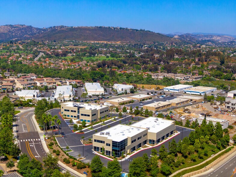 737, 747, 777 Windy Point Drive portefeuille de 2 biens à vendre sur LoopNet.fr - Photo de l’immeuble – Image 3 sur 5