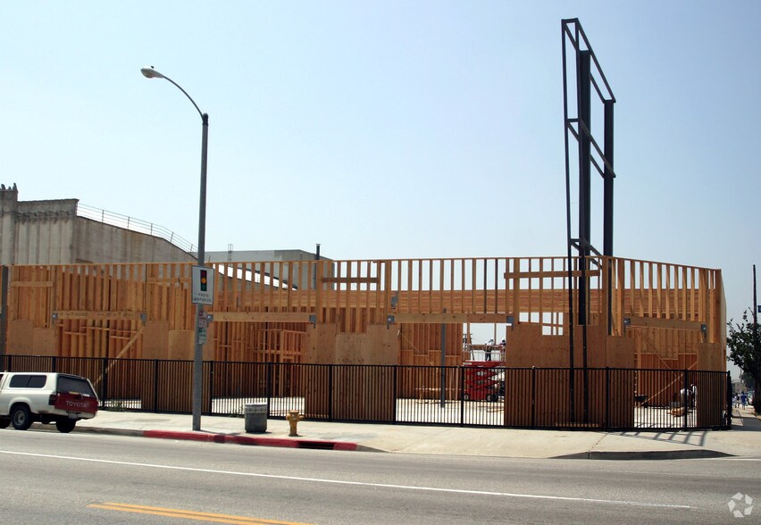 5156-5168 Whittier Blvd, Los Angeles, CA à louer - Photo de l’immeuble – Image 2 sur 3