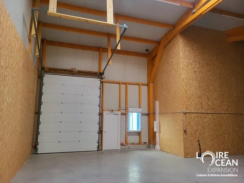 Local d’activités dans La Plaine-sur-Mer à louer - Photo de l’immeuble – Image 2 sur 6