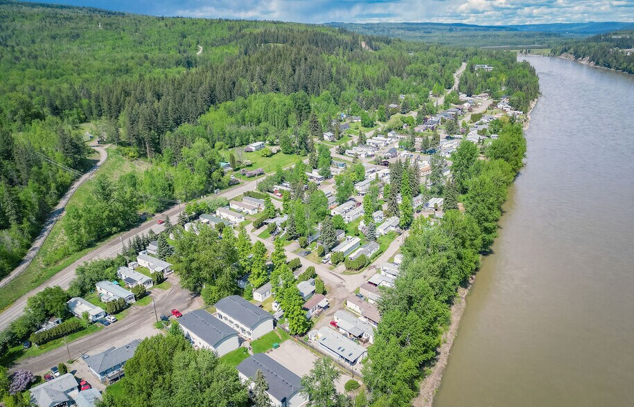 654 N Fraser Dr, Quesnel, BC à vendre - Aérien – Image 3 sur 11