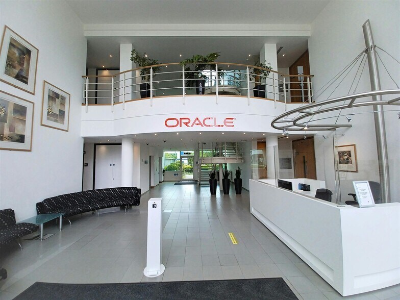 530 Oracle Pky, Reading à louer - Photo de l’immeuble – Image 3 sur 10