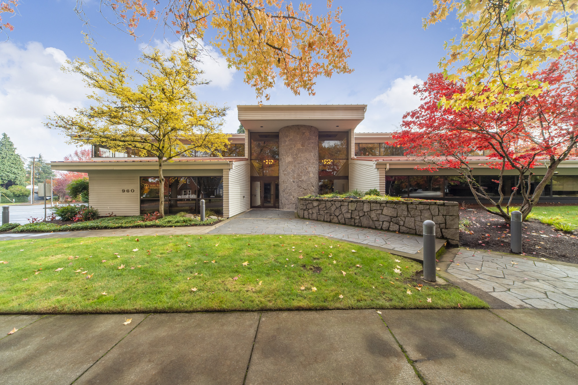 960 Liberty St SE, Salem, OR à louer Photo de l’immeuble– Image 1 sur 15