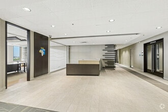 100 Boul Alexis-Nihon, Montréal, QC à louer Photo intérieure– Image 1 sur 8