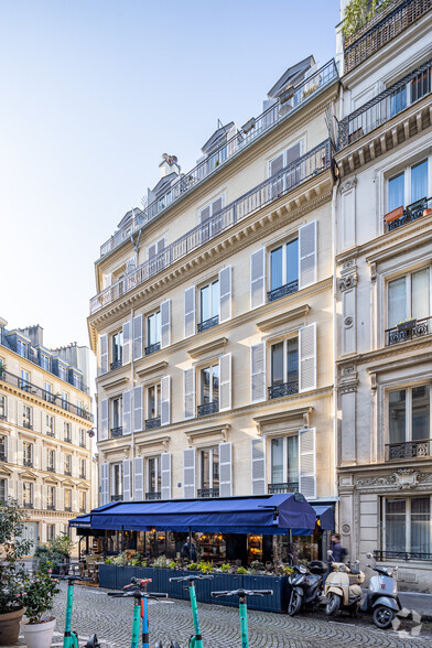 43 Rue Saint-Georges, Paris à louer - Photo de l’immeuble – Image 2 sur 2