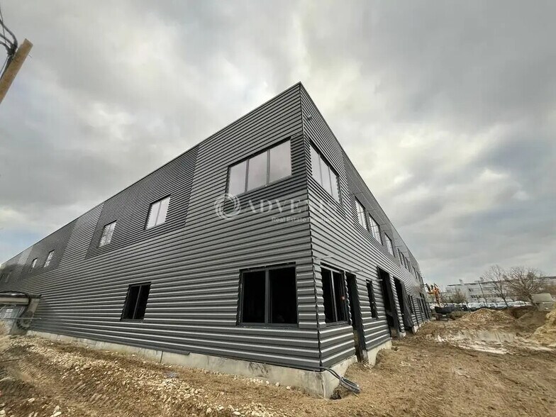 Local d'activités dans Buc à vendre - Photo de l’immeuble – Image 1 sur 10