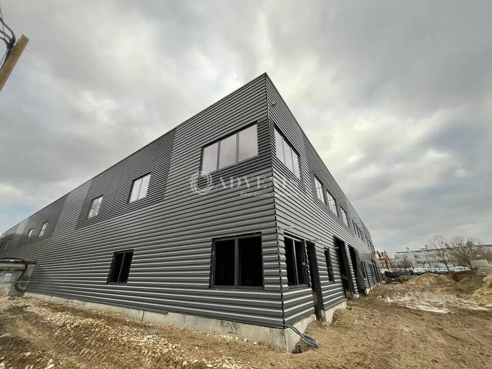 Local d'activités dans Buc à vendre Photo de l’immeuble– Image 1 sur 11