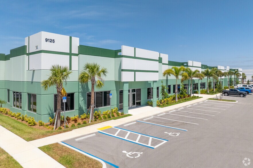 9125 Links Commons Dr, Fort Myers, FL à louer - Photo principale – Image 1 sur 5