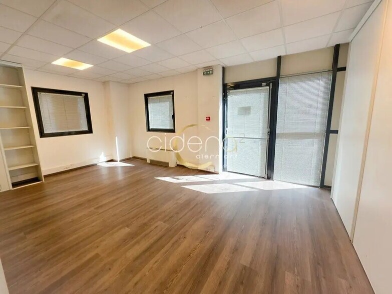 Bureau dans Aubière à vendre - Photo de l’immeuble – Image 2 sur 12