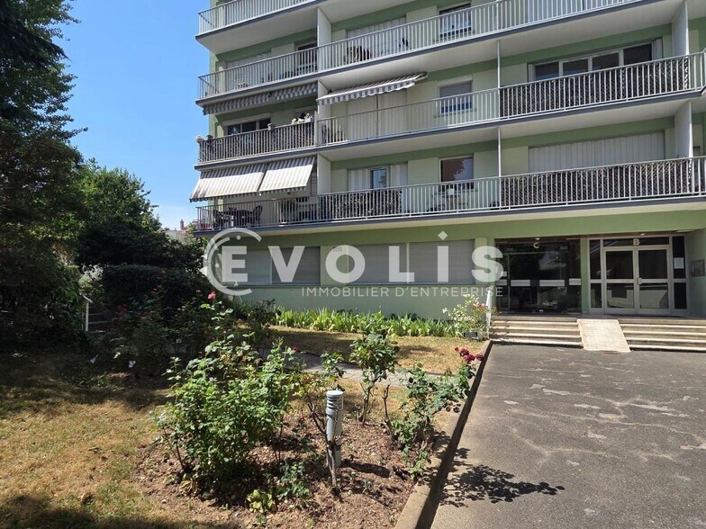 Bureau dans Ivry-sur-Seine à vendre - Photo de l’immeuble – Image 2 sur 8