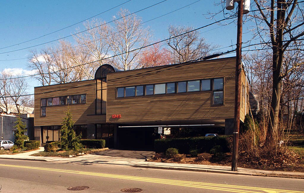 1345 Queen Anne Rd, Teaneck, NJ à louer Photo de l’immeuble– Image 1 sur 10
