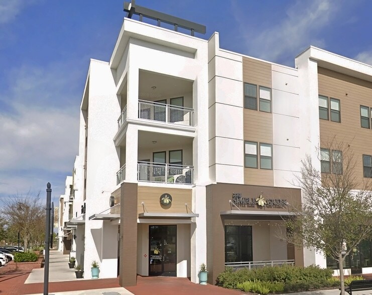 945 City Plaza Way, Oviedo, FL à louer - Photo de l’immeuble – Image 2 sur 4