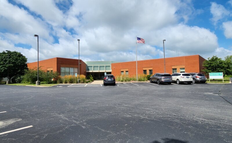 801 N Country Fair Dr, Champaign, IL à louer - Photo de l’immeuble – Image 1 sur 5