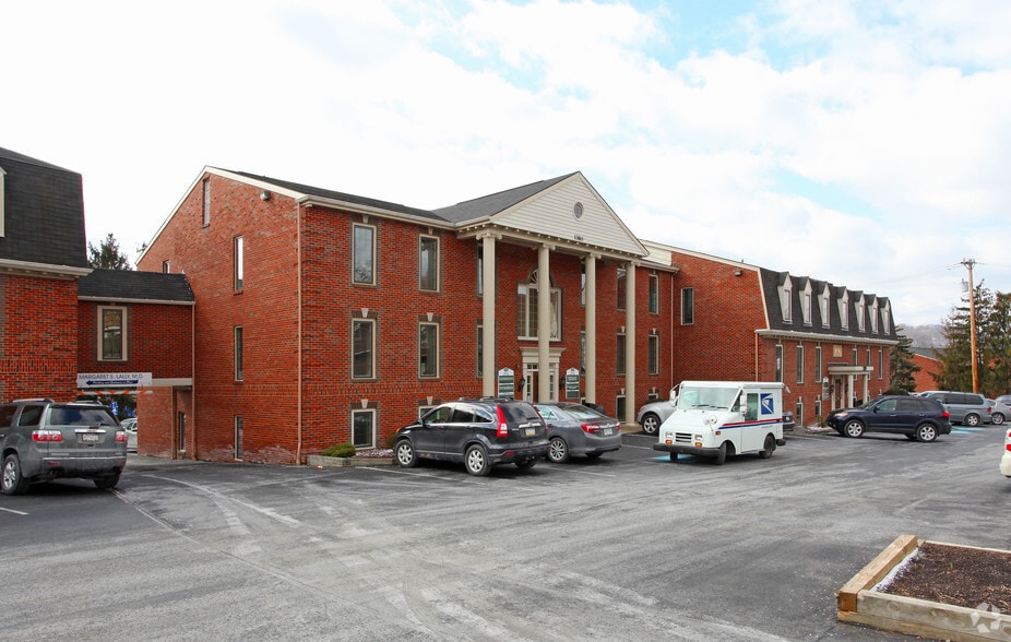 1330-1360 Old Freeport Rd, Pittsburgh, PA à louer - Photo principale – Image 2 sur 15