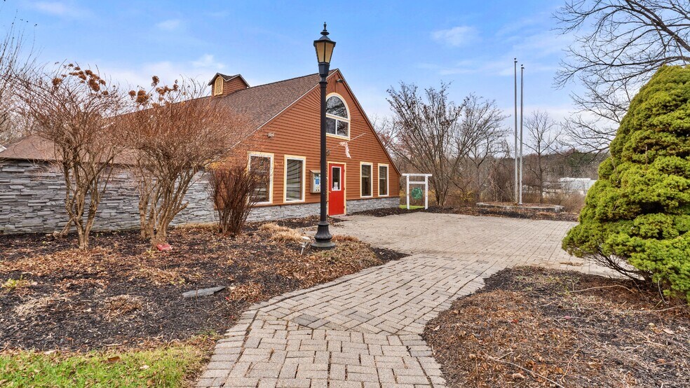 26 Benton Rd, Wassaic, NY à louer - Photo principale – Image 1 sur 24