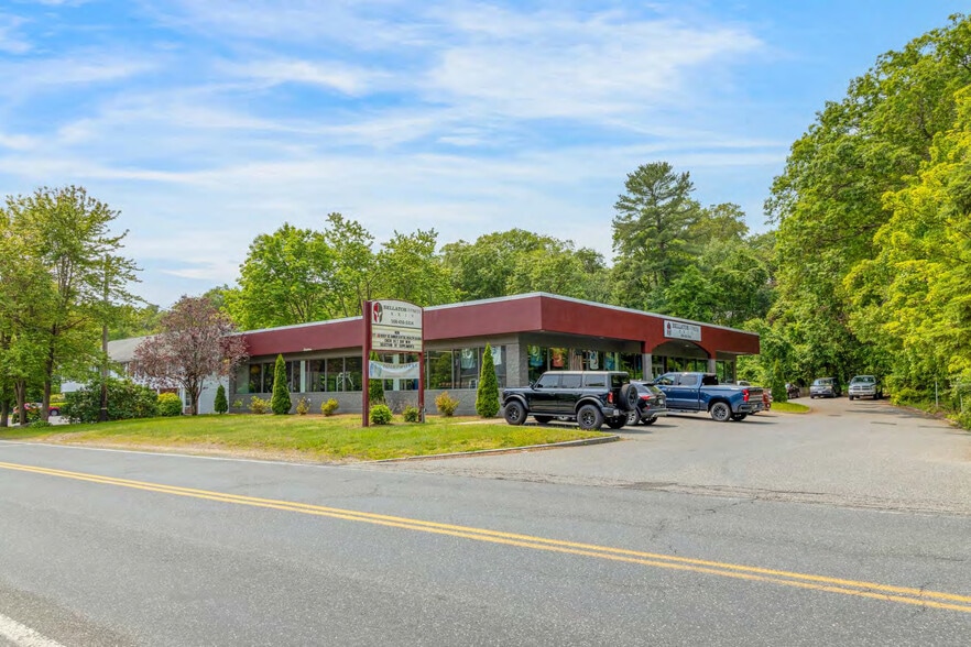 1047 Providence Rd, Whitinsville, MA à vendre - Photo principale – Image 1 sur 6