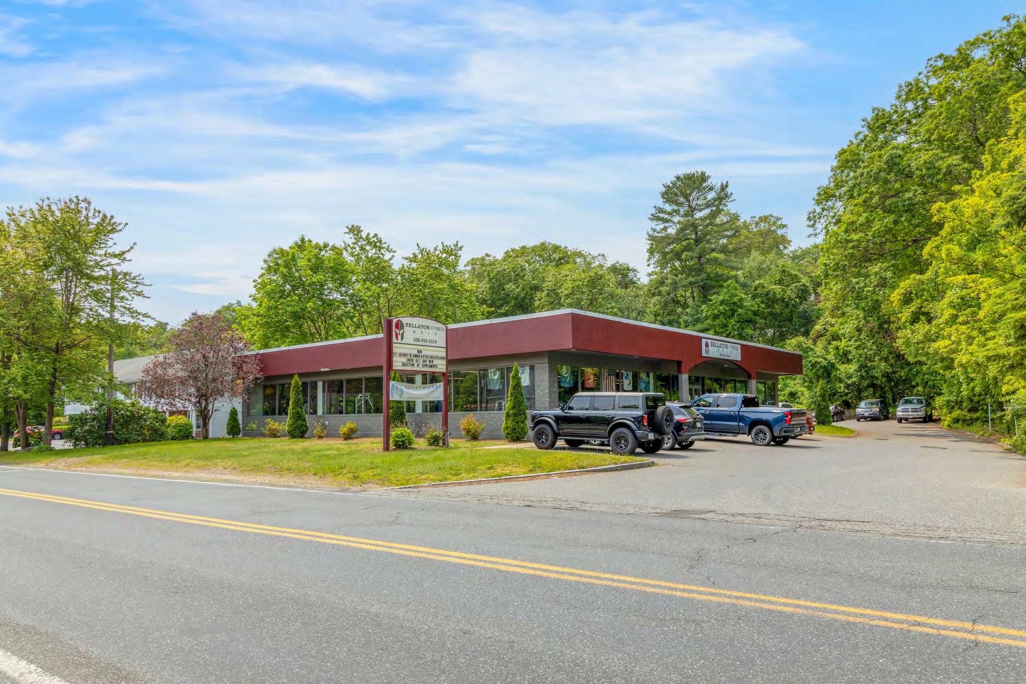 1047 Providence Rd, Whitinsville, MA à vendre Photo principale– Image 1 sur 7