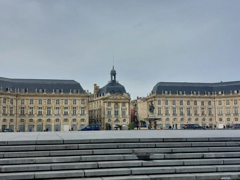 Local commercial dans Bordeaux à louer - Photo de l’immeuble – Image 1 sur 2