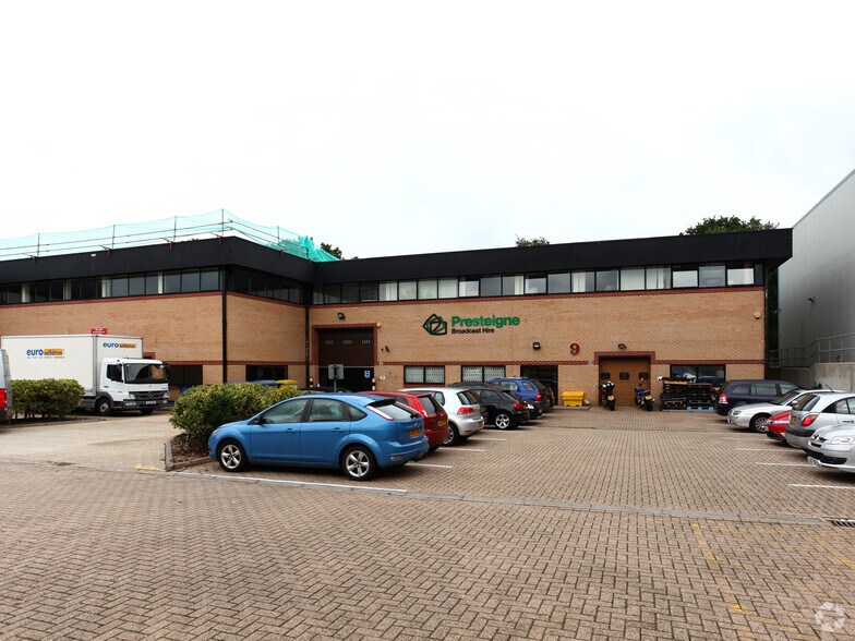 Newton Rd, Crawley à louer - Photo de l’immeuble – Image 3 sur 4