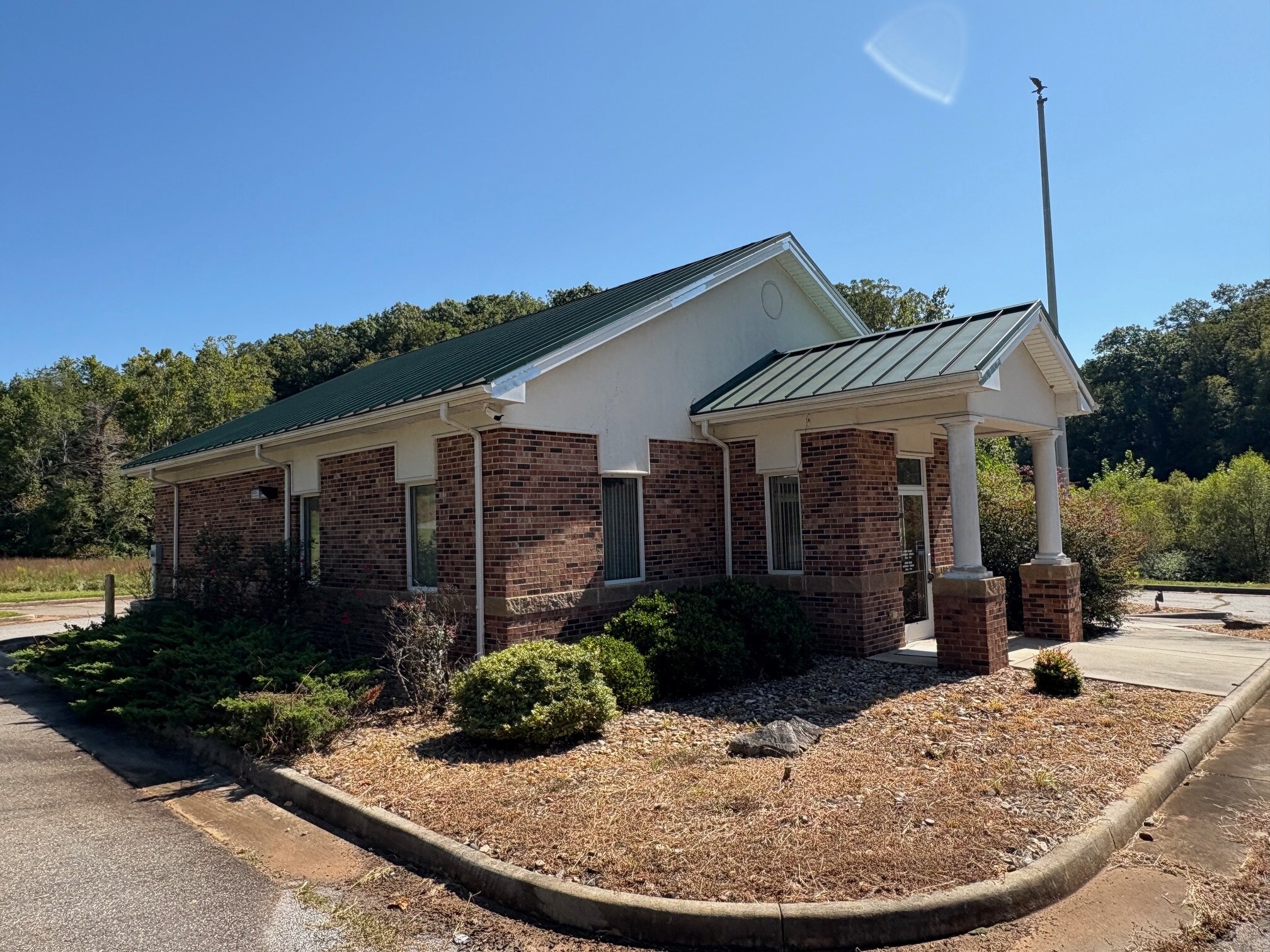 48 Animal Clinic Rd, Stuart, VA à louer Photo de l’immeuble– Image 1 sur 19
