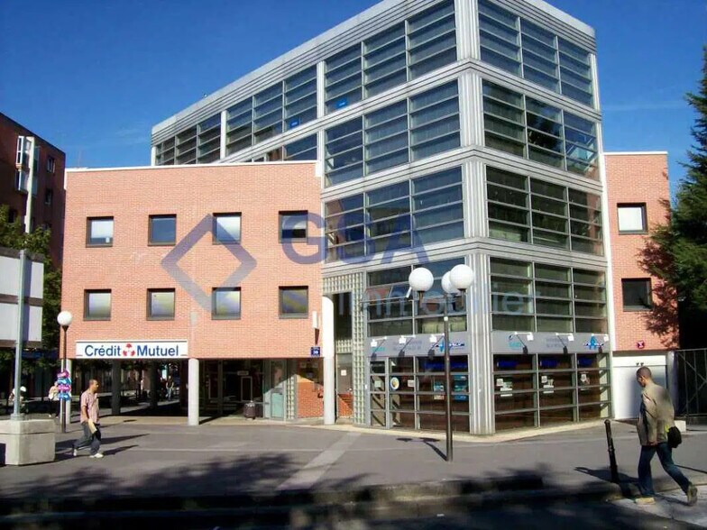 Bureau dans Évry-Courcouronnes à louer - Photo de l’immeuble – Image 1 sur 4