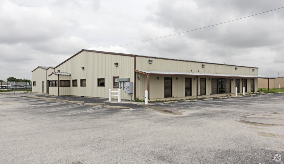 108 McNutt Rd, Hutto, TX à louer - Photo de l’immeuble – Image 3 sur 51