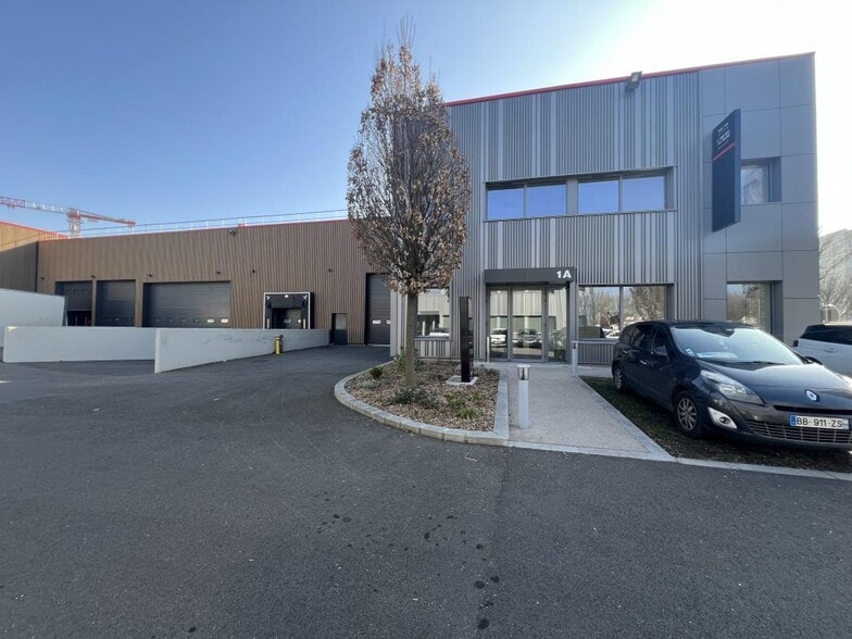 157 Avenue Charles Floquet, Le Blanc-Mesnil à louer - Photo de l’immeuble – Image 3 sur 6