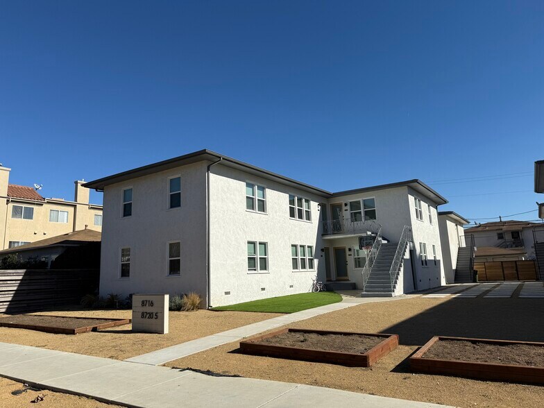 8722 Ramsgate Ave, Los Angeles, CA à vendre - Photo de l’immeuble – Image 3 sur 11