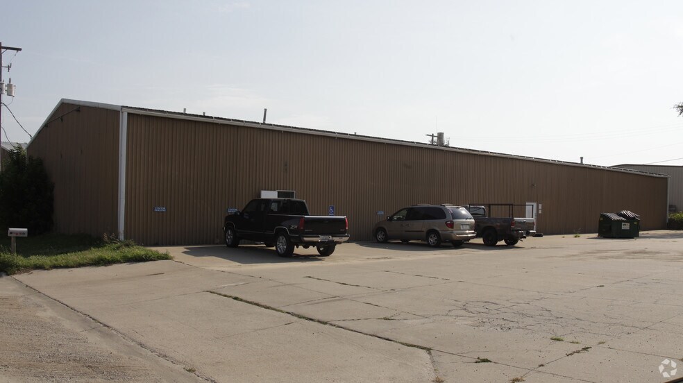 2357 Warren Dr, Plattsmouth, NE à louer - Photo de l’immeuble – Image 2 sur 3