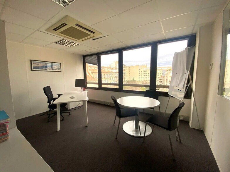 141 Avenue Du Prado, Marseille à louer - Photo de l’immeuble – Image 2 sur 8