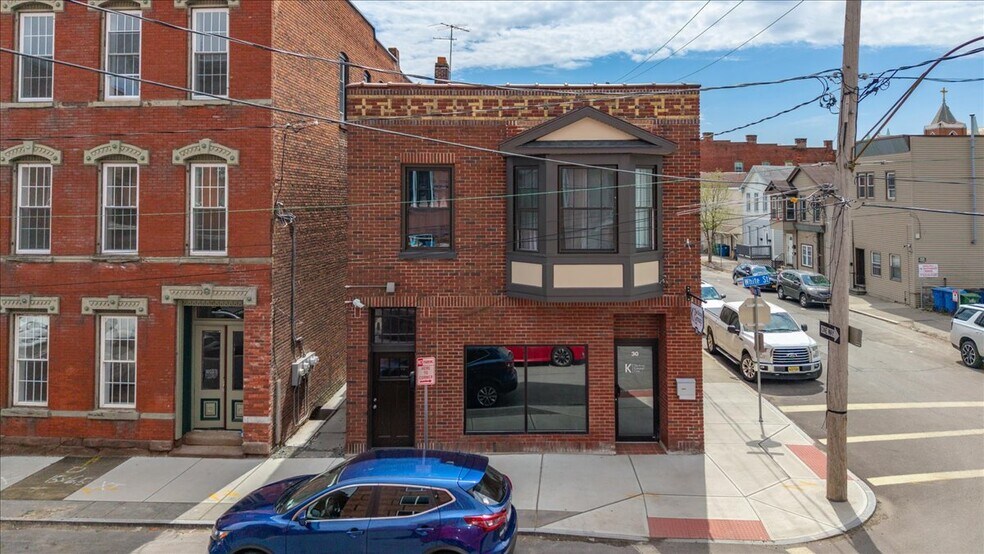 30 White St, Cohoes, NY à vendre - Photo de l’immeuble – Image 2 sur 54