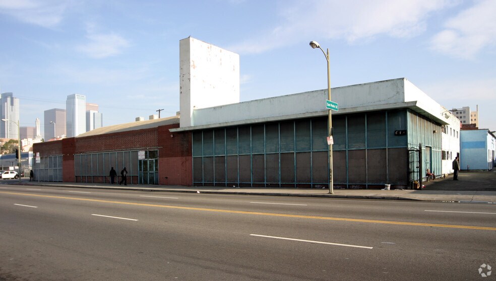 611 E 7th St, Los Angeles, CA à vendre - Photo de l’immeuble – Image 2 sur 10