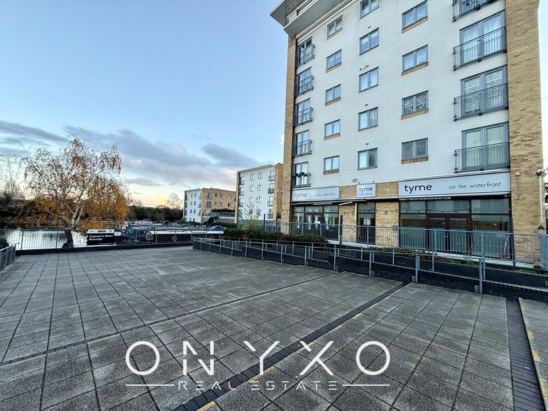 9 Higham Mews, Northolt à louer - Photo principale – Image 1 sur 4