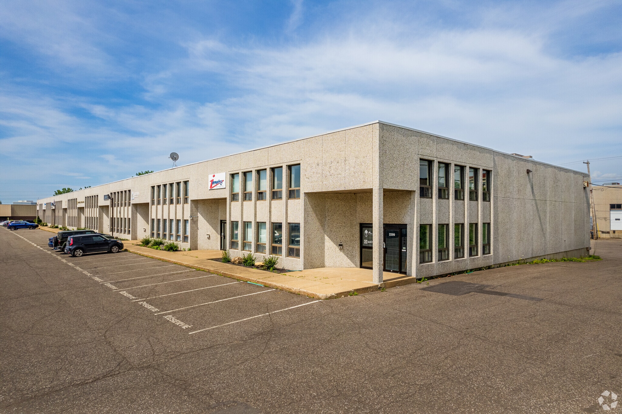 2305-2329 Rue Guénette, Saint-Laurent, QC à vendre Photo principale– Image 1 sur 33