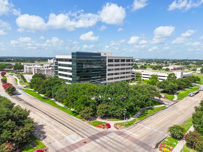 6002 Rogerdale Rd, Houston, TX à louer - Photo de l’immeuble – Image 3 sur 26