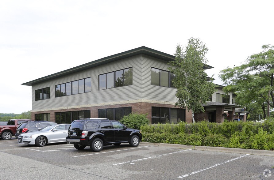 400 2nd St S, Hudson, WI à louer - Photo de l’immeuble – Image 2 sur 4