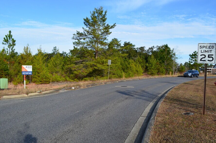 Redstone Avenue W, Crestview, FL à vendre - Photo de l’immeuble – Image 2 sur 11