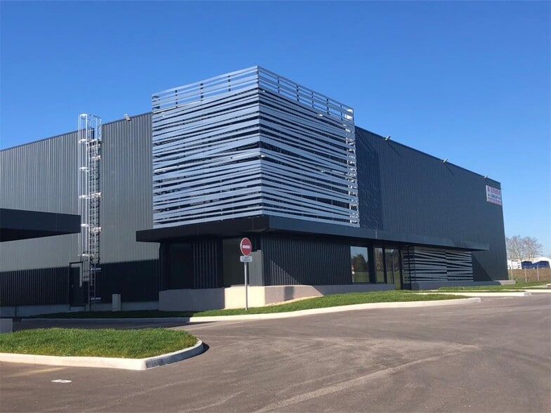 Industriel/Logistique dans Certines à louer - Photo de l’immeuble – Image 2 sur 7