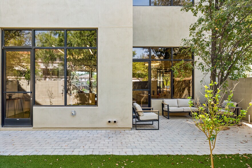 8722 E Via de Commercio, Scottsdale, AZ à louer - Photo de l’immeuble – Image 1 sur 56