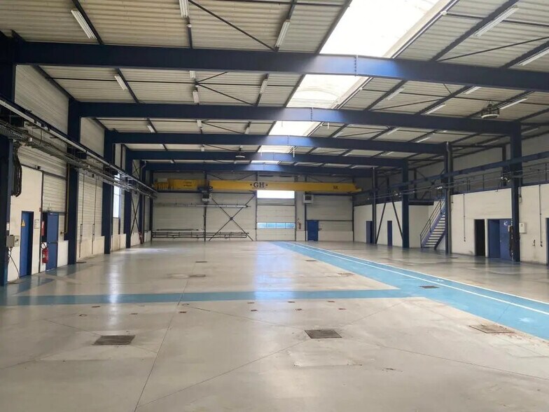 Local d’activités dans Le Plessis-Bouchard à louer - Photo de l’immeuble – Image 1 sur 5