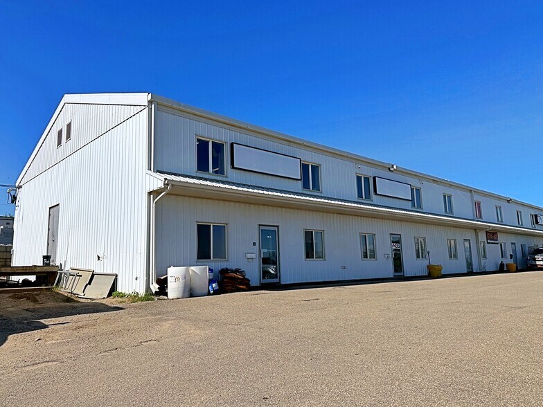 280 Maclennan Cres, Fort McMurray, AB à louer - Photo de l’immeuble – Image 3 sur 6