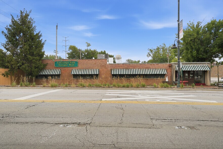 800 E 31st St, La Grange Park, IL à vendre - Photo de l’immeuble – Image 1 sur 19