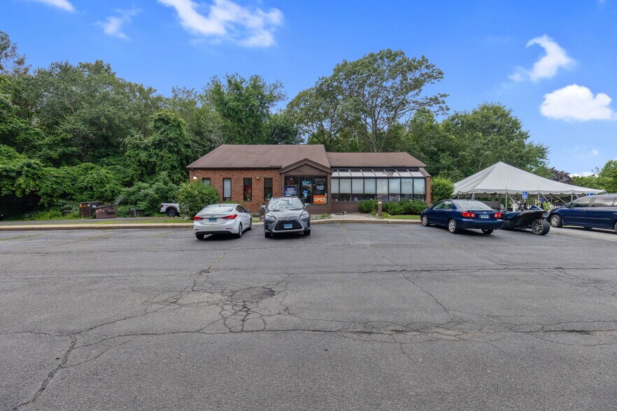 7 Independence Dr, Marlborough, CT à vendre - Photo de l’immeuble – Image 2 sur 8