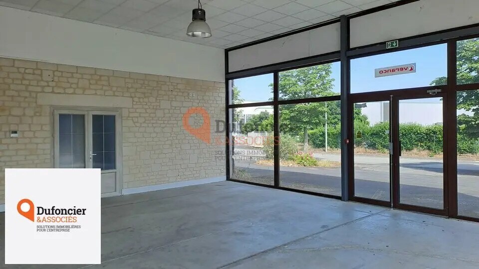 Bureau dans Châtellerault à louer Photo de l’immeuble– Image 1 sur 3