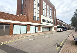 88-102 High St, Waltham Cross à louer Photo de l’immeuble– Image 1 sur 7