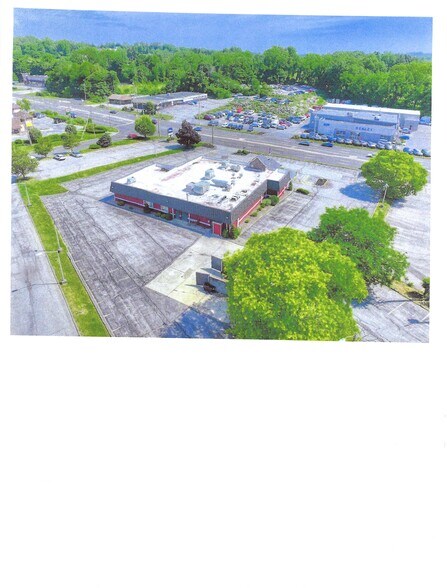 2255 South Rd, Poughkeepsie, NY à vendre - Photo de l’immeuble – Image 3 sur 11